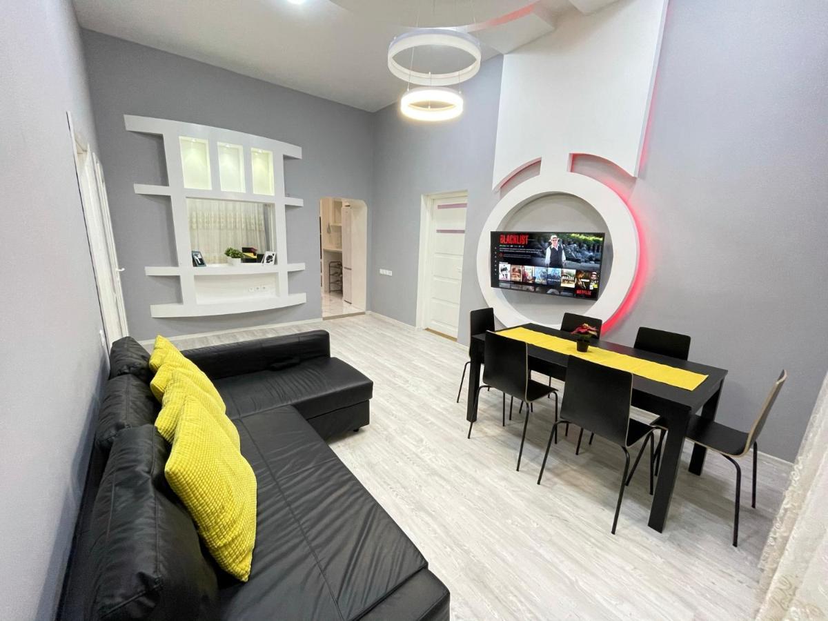 Deluxe Sapphire Residency - 4 BEDROOMS Budapest Eksteriør billede